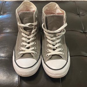 Grey High Top Converse Size 9.5(Woman’s)/ 7.5(Men’s)